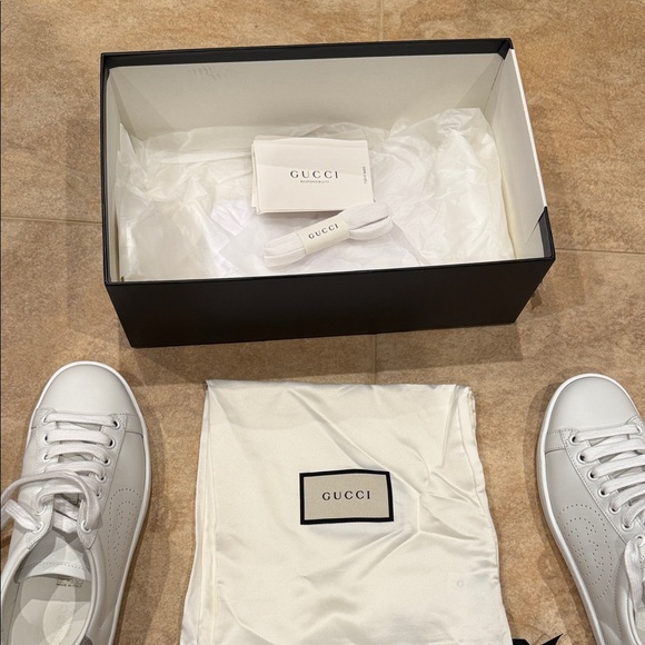 Gucci Off-White Leather Sneakers - Picture 7 of 7